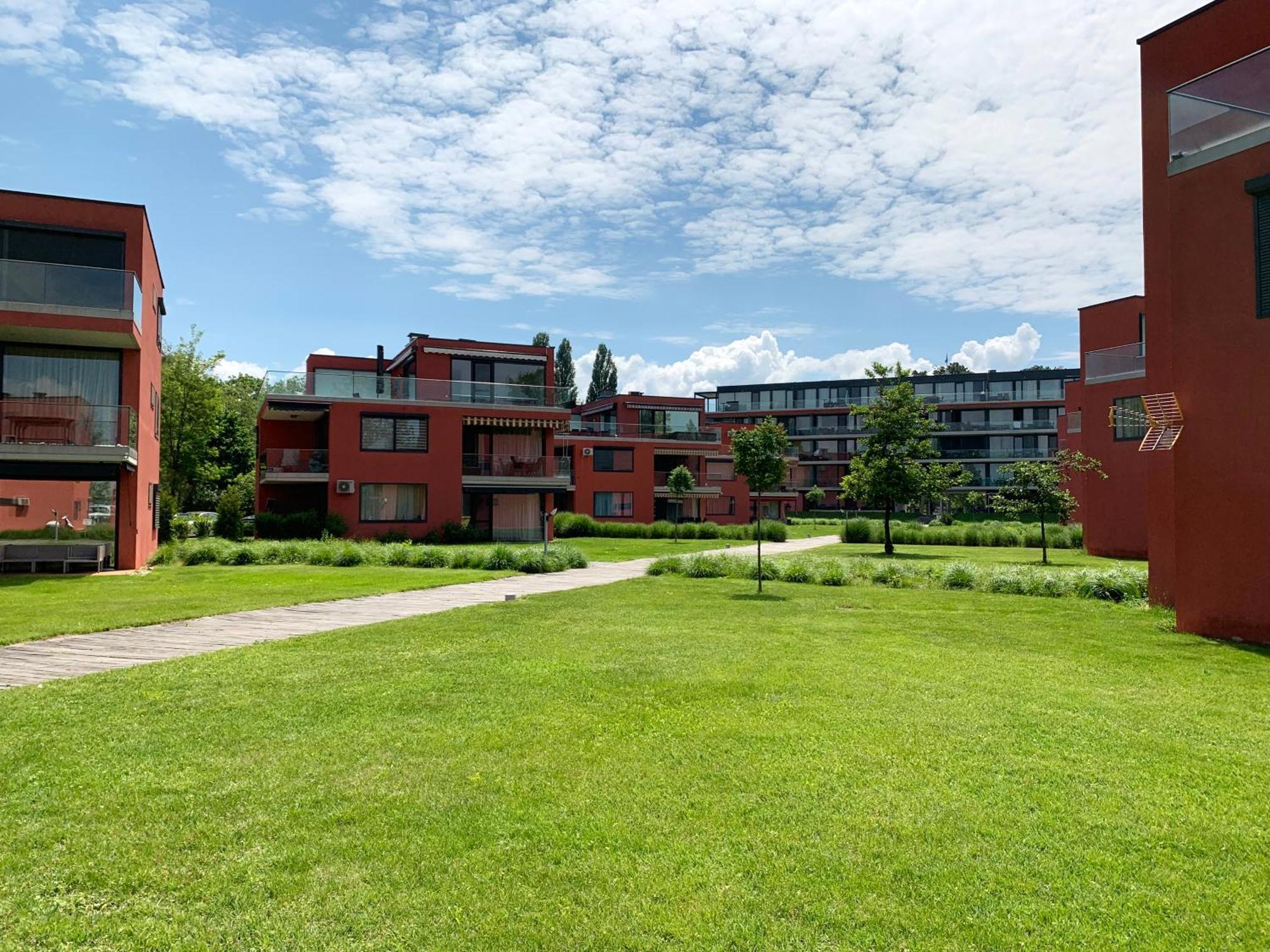 Bavaria Club Apartman Балатонлелле Экстерьер фото