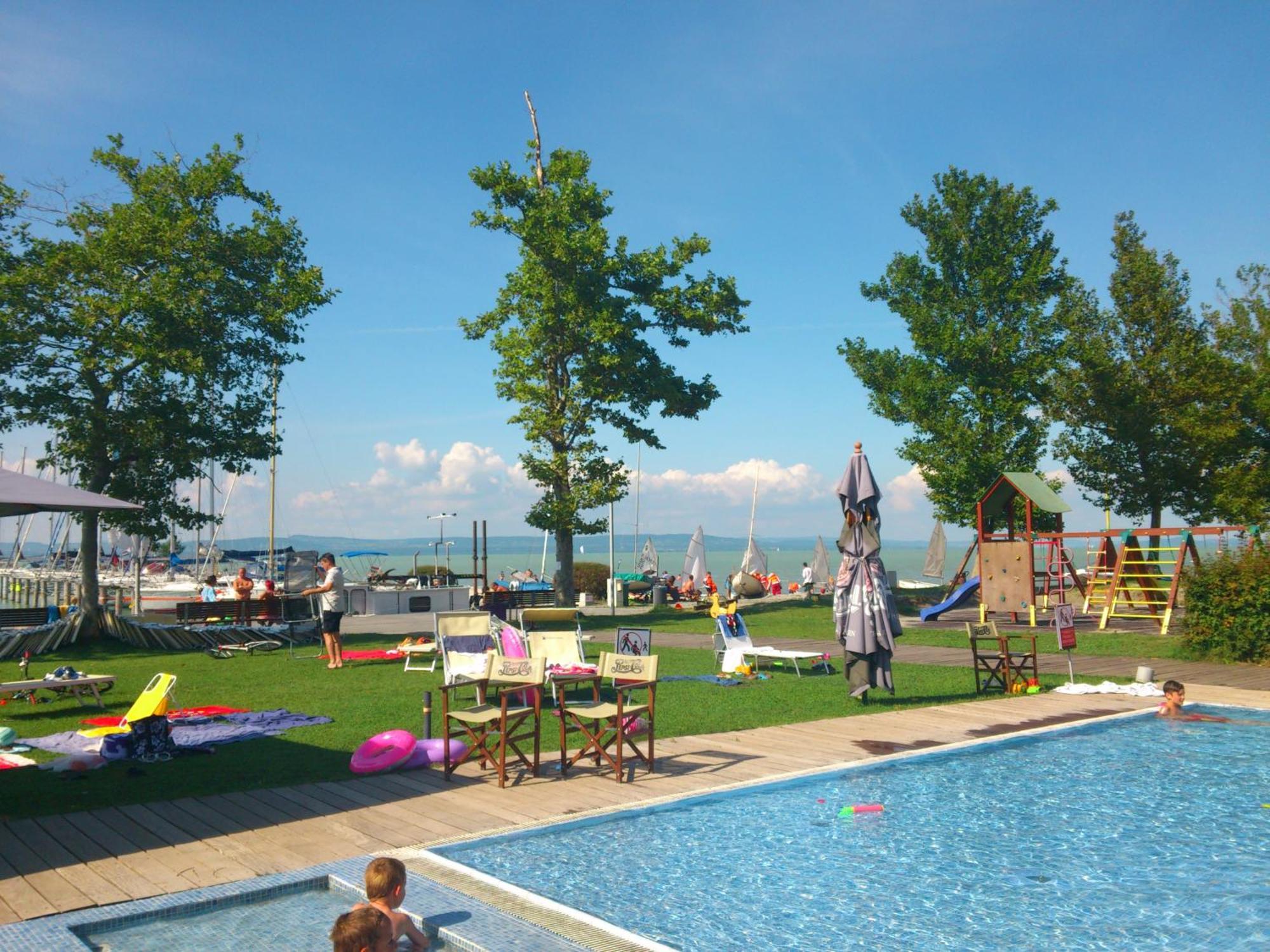 Bavaria Club Apartman Балатонлелле Экстерьер фото